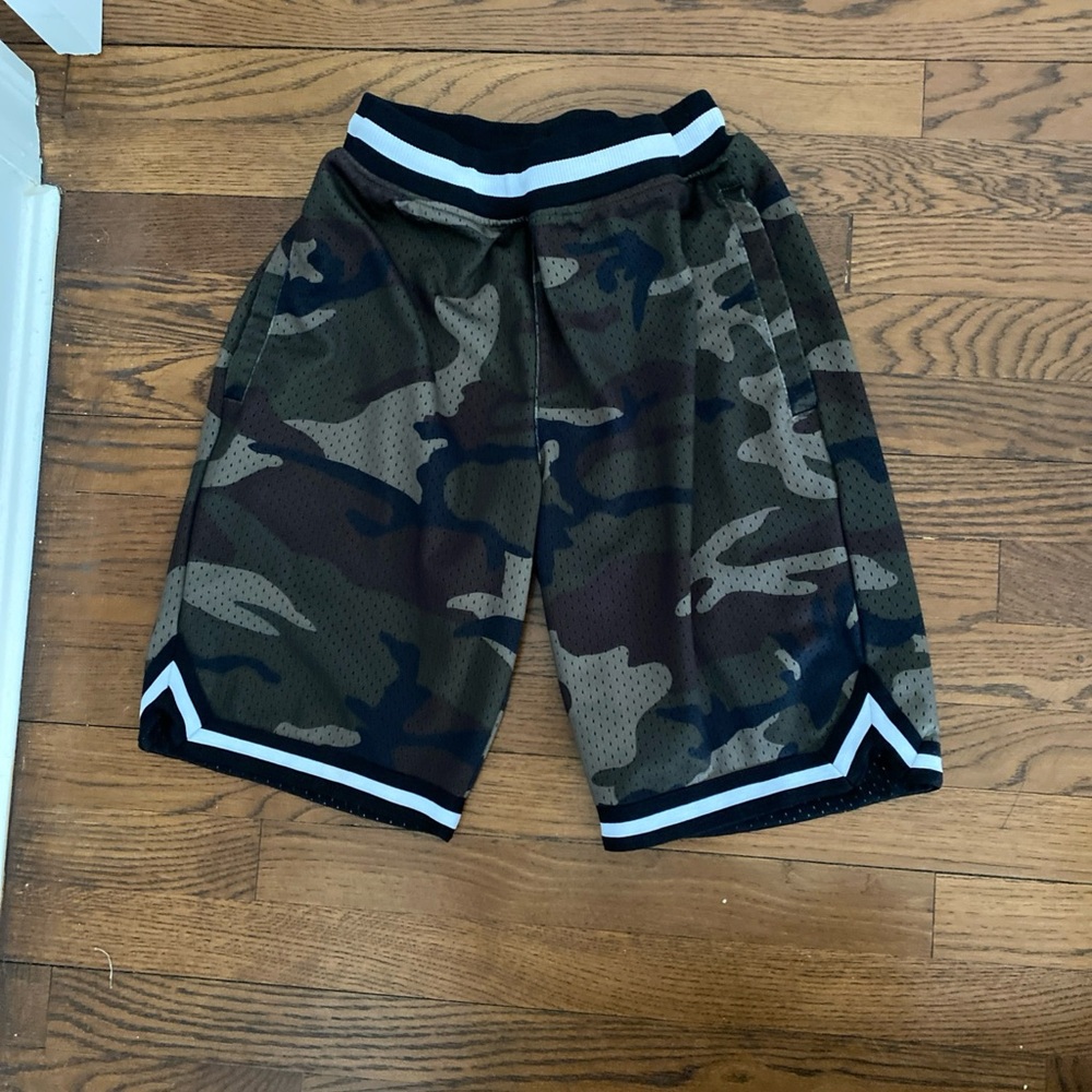 NWOT CSG Mens Basketball Camo Shorts Size Small Pockets